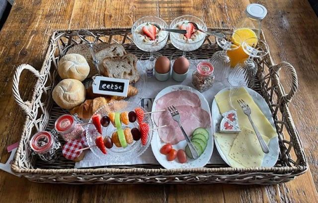 T'Hus Bed & Breakfast Katlijk Экстерьер фото