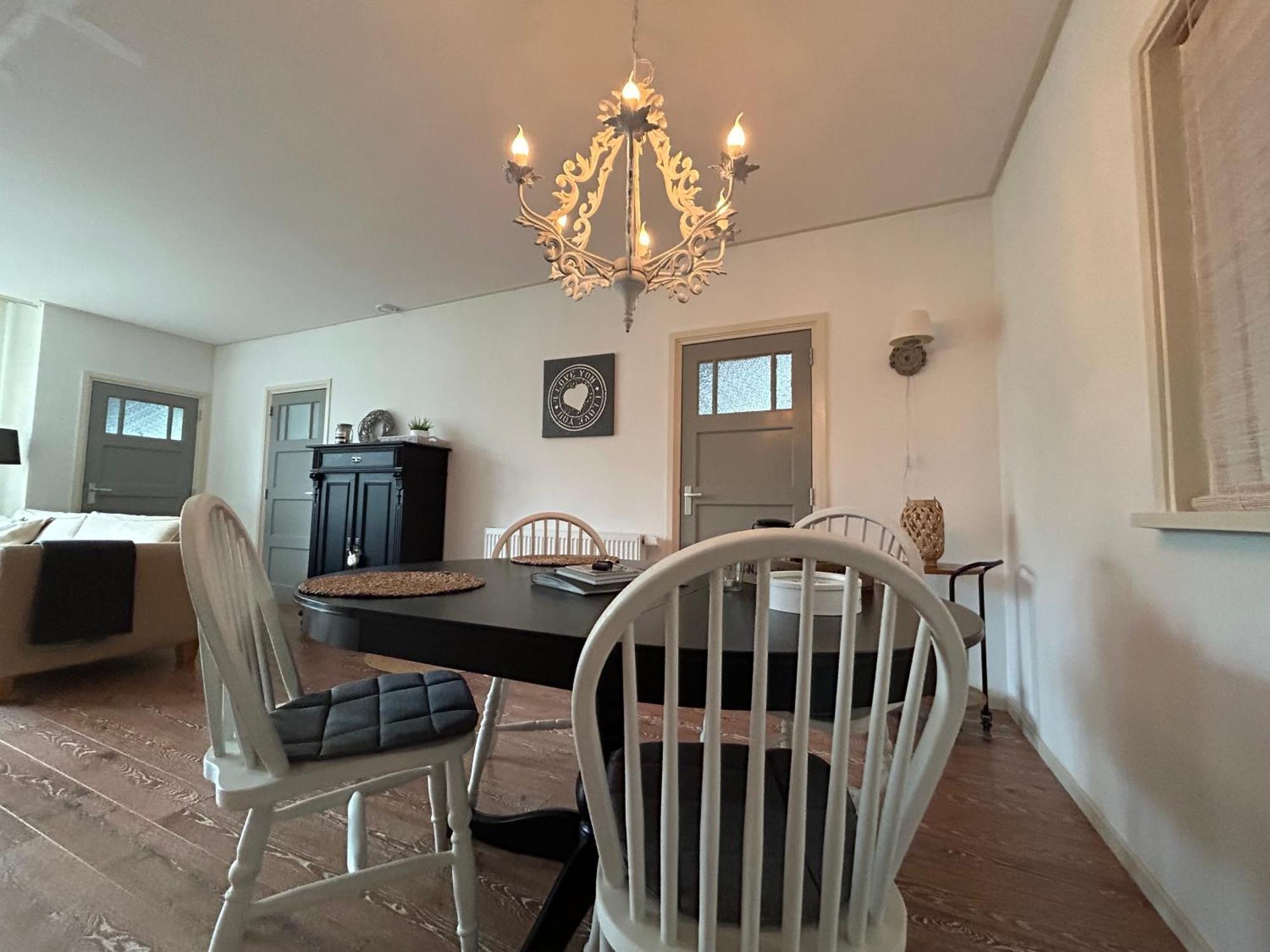 T'Hus Bed & Breakfast Katlijk Экстерьер фото